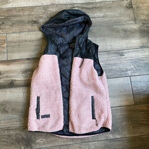 Inside-out Saga vest for women